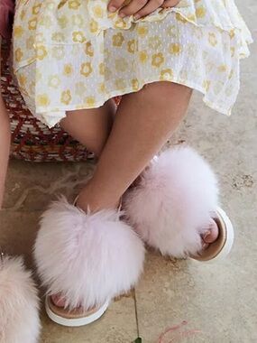 NWOT UGG Holly Sheepskin Thong Sandals